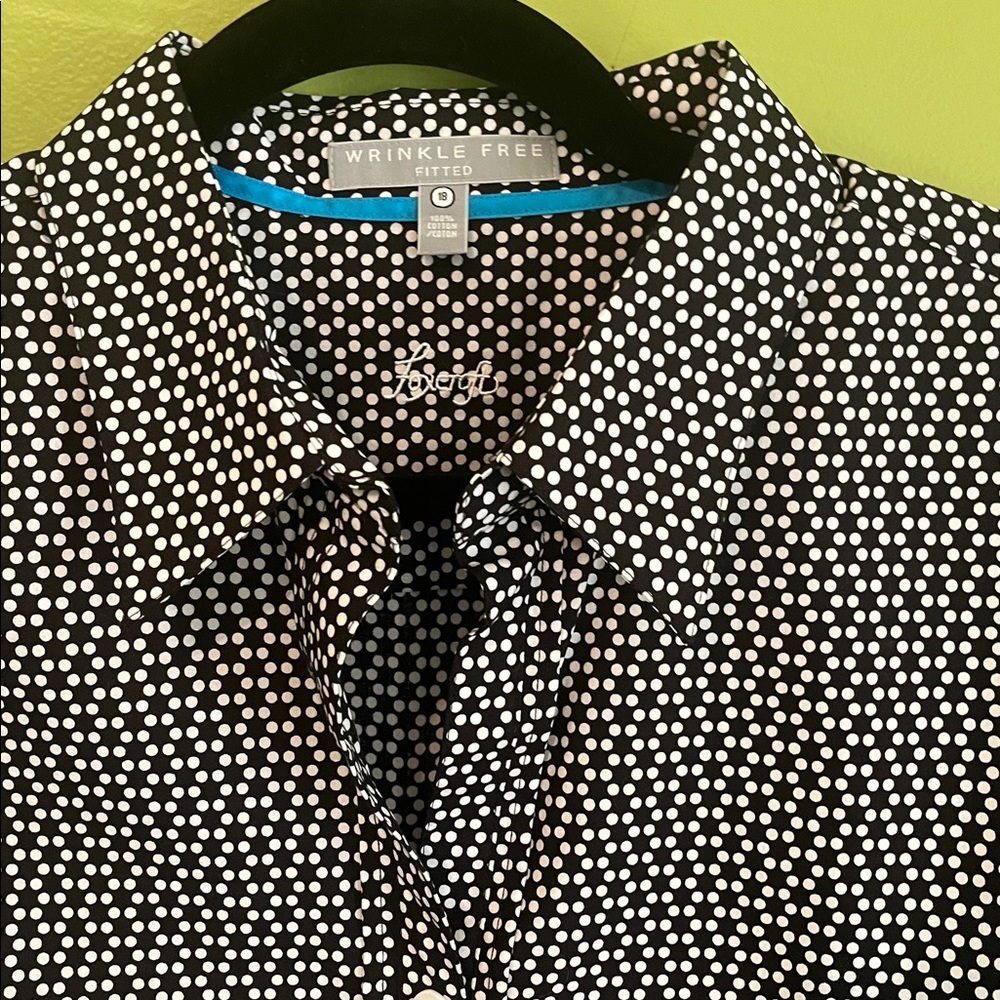 NWOT Foxcroft Wrinkle Free 8 Button Shirt - Picture 2 of 5